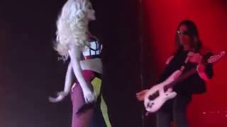 RIHANNA &amp; NUNO BETTENCOURT Extreme   RockStar 101 at LISBOA Diamonds World Tour 2013 HD