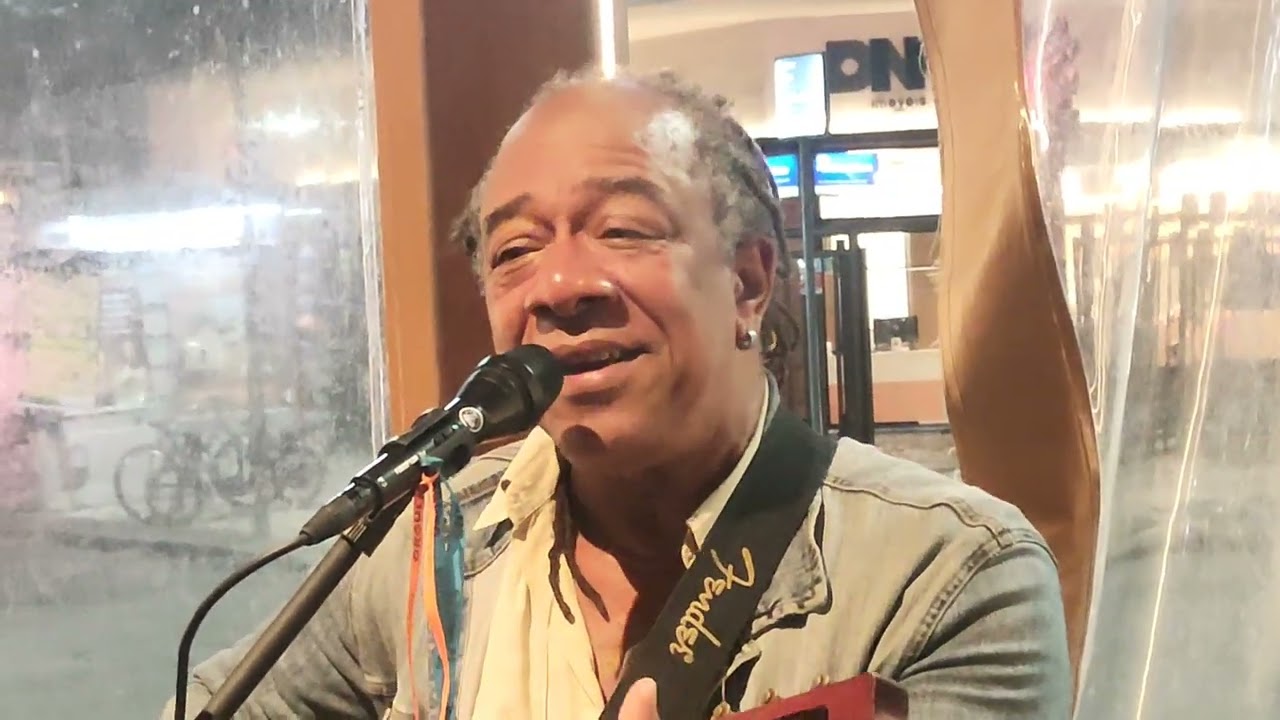 Mariano fazendo o seu show no Restaurante e Bar Vinícius em Ipanema-RJ