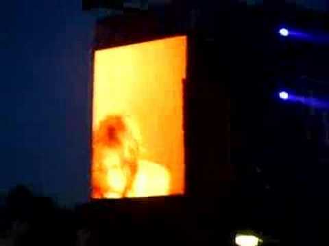 BRIAN MAY & FOO FIGHTERS