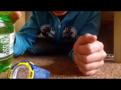 Eine Flache Wasser trinken in 2 Minuten challenge