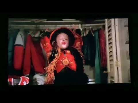 Hocus Pocus (Dani scares Max, score only)