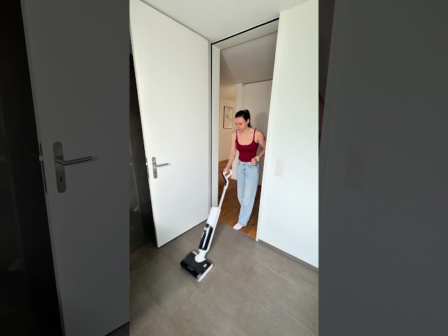 Video teaser for Rowenta X-Clean 5 Pro Test von Nicola Leonie: Reinigung von Parkett & Fliesen geprüft