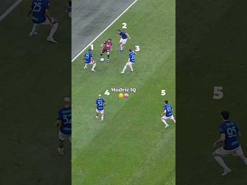 Modric IQ is something else 😳 #SerieA #Modric