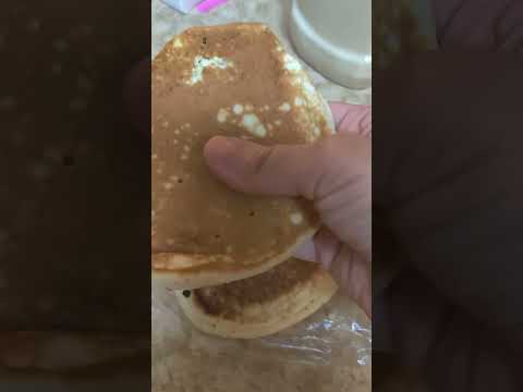 Ketchup bottle pancake prep tip 😋 Cooking pancakes like this saves time!