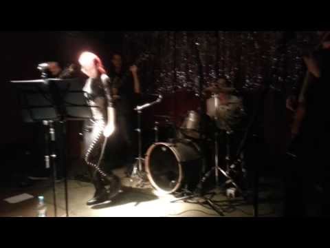 No Comment - Durman trava