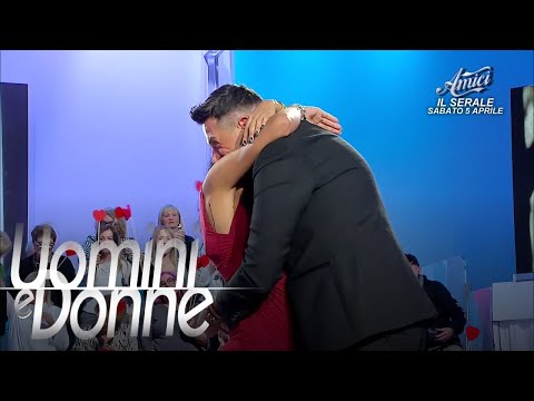 Uomini e Donne, Trono Over - La proposta di matrimonio di Cristiano e Asmaa