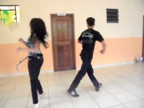 Paula e Paulo Fróes dançando Tecno brega improvisado