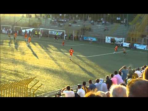 Il rigore su Raimondi negato nella finale d'andata Juve Stabia-Atl. Roma 0-0 [12-06-2011]