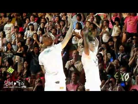 120520 SMTOWN in LA - Ending  (DongHae,Eunhyuk focus, SJ thumb kiss)