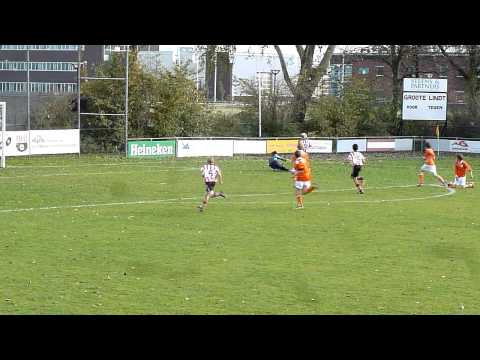 20111105 Voetbal Gr Lindt C1 - Oranje-Wit 3-1 - kans (10).MTS