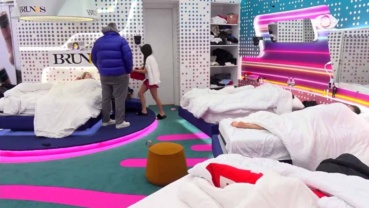 Si e bëre këtë zagar…/ Rogerti debaton me Mateon, ndërhyn Gimbo