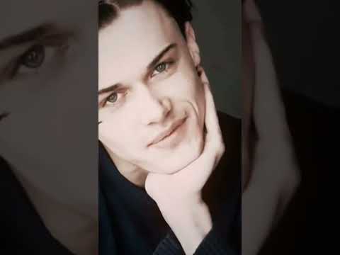 Team Conrad or Team Jeremiah?#thesummeriturnedpretty #teamconrad #teamjeremiah #teamfollowback