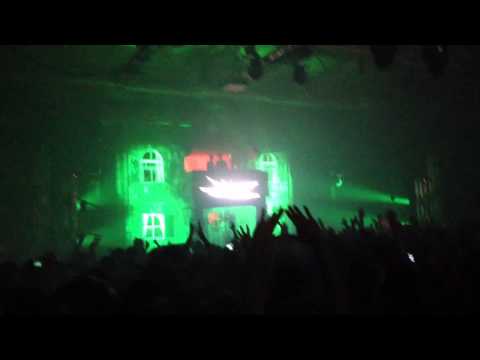 Knife Party playing Dyro - Go Down at I LOVE TECHNO 2013