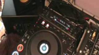 Video thumbnail for Pioneer DVJ-1000,  Using Cue points, 4 beat loop in the mix. by ellaskins