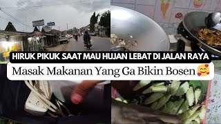 Download lagu Riots When Heavy Rain is About to Fall mp3