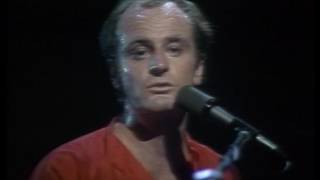 Peter Allen - Quiet Please, There&#39;s a Lady on Stage (live)