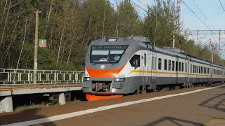 Эл.-поезд ЭП2Д-0035 на графиковой остановке по пл. 43 км Горьковского напр.-ния МскЖД,20/09/2025.