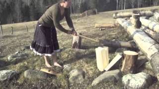 Splitting with Ease - the barefoot ax-girl