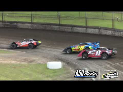 Super Sedans: Dave Gartner Storms Home to Win - Borderline Speedway