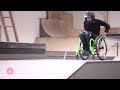 Kevin gaat van de halfpipe met zijn rolstoel - KOFFIETIJD