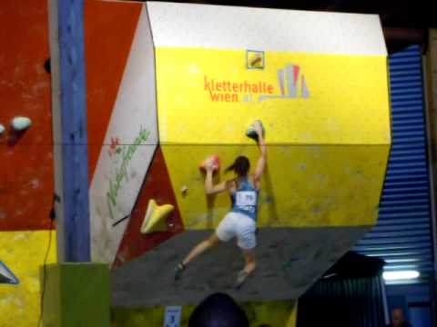 Boulderworldcup2010 Vienna Momoka Oda