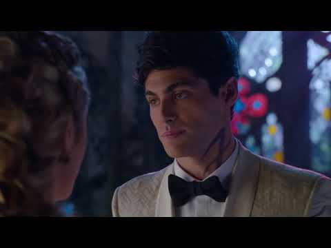 Shadowhunters - S1 Ep 12 : Magnus and Alec first kiss scene