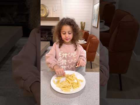 Eating the Right Way! Spoon, Fork, and Good Manners For Kids!