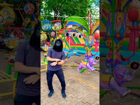 Topeng onet goyang APT di odong odong gajah ungu