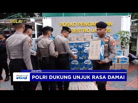 POLDA METRO JAYA BAGIKAN AIR MINUM KE DEMONSTRAN