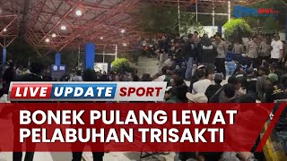 Bonek Pulang ke Surabaya Lewat Pelabuhan Trisakti seusai Nonton Laga Barito Putra Vs Persebaya
