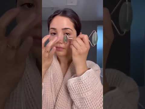 How to use a face jade roller #faceroller #skincareroutine #facialskincare @SerenaGumbs