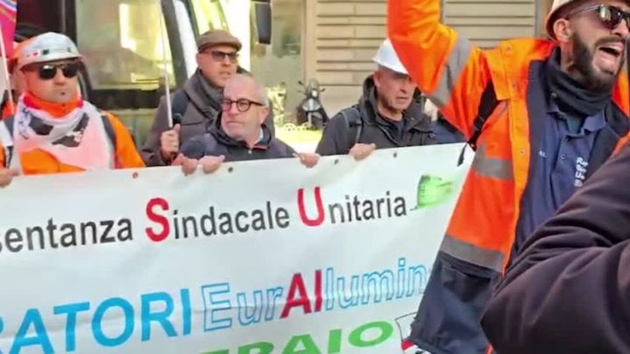 Roma, Eurallumina: i lavoratori giunti dalla Sardegna davanti al Mimit