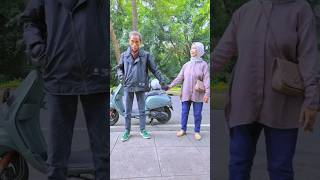 Download lagu Naik Vespa keliling kota #ngeshortsbareng #pasangan #vespa mp3