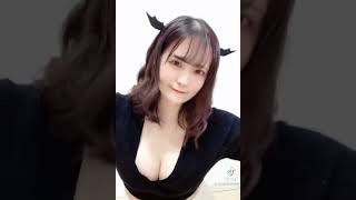 谷間美女