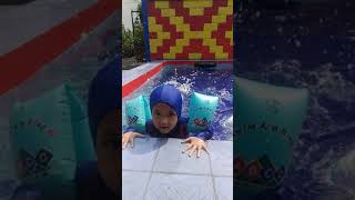 Download lagu Alula dan Aisy berenang @AlulaAisyChannel mp3