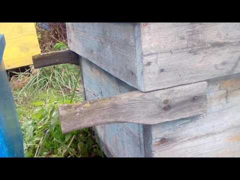 Различные ручки на ульях для их переноски. Beekeeping.