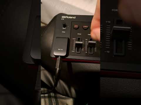 Use an E4 Roland synth as an effect box on an Arturia Microfreak. Easy way tutorial (english).