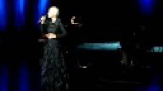 Mariza singing "Morada Aberta" at the Culturgest 16/06/08