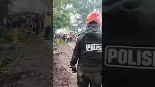 Download lagu NGERI😱, GEBRUS BUS WISATA MASUK JURANG😢 #shorts #beritaterkini #bus mp3