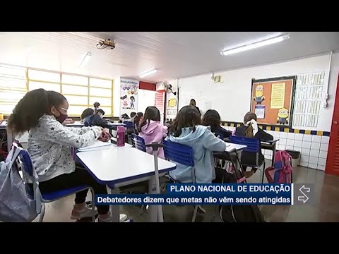 Metas da educação não vêm sendo atingidas, dizem debatedores