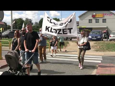 Residents of Łagiewniki blocked the DK8 road protesting against the nuisance caused by the biogas...