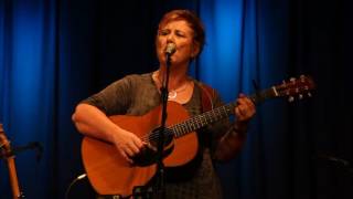 Barroom Girls                Performed By Chris While, Kellie While And Julie Matthews