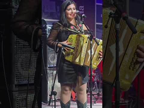 Jennifer Degollado - EL COLUMPIO