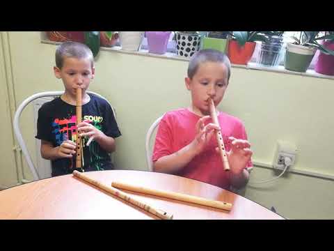 Boti és Bendegúz: Harcsa van a vízben