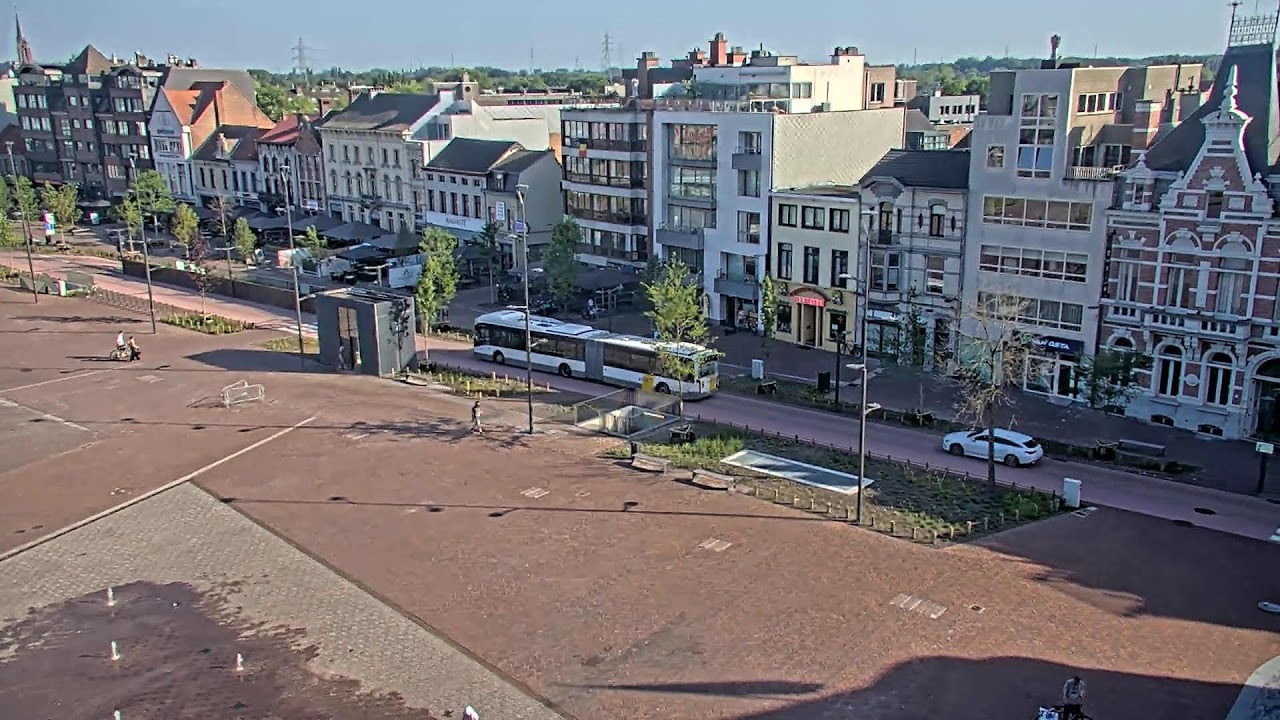 Live webcam view of Grote Markt from the City Hall Tower