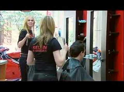 La broma de las rubias en la barbería