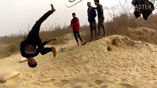 Download lagu main tera blood goriye tu backbone / Vijay Rajvanshi video mp3