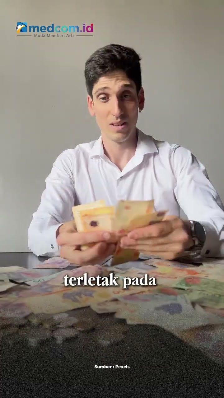 Fresh graduate, saatnya jadi mandiri finansial! 💪 Disiplin dalam memisahkan kebutuhan dan keinginan adalah kuncinya. Yu...