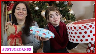 What's In My Christmas Present? Indoor Snowball Fight!  / JustJordan33