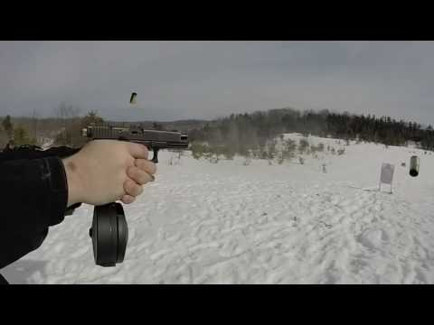 Pistola Glock dando rajada de 50 tiros